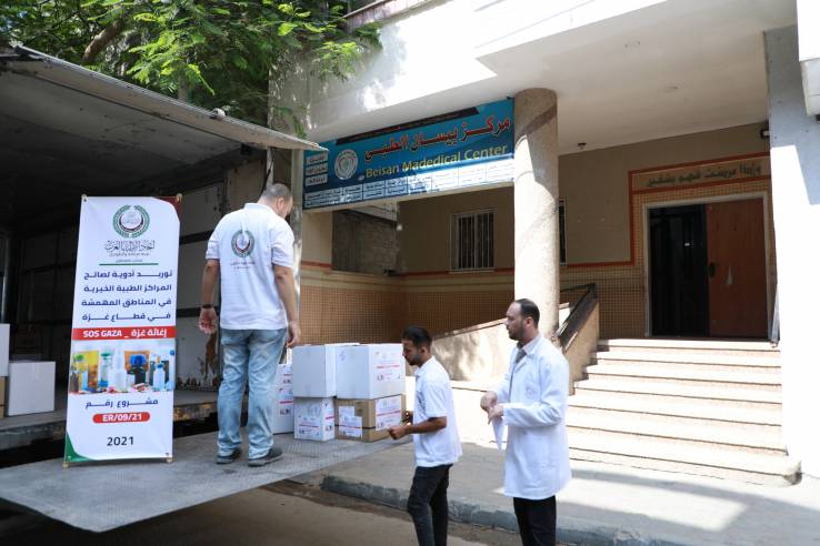 اتحاد الأطباء العرب يدعم المراكز الطبية الخيرية في المناطق المهمشة في قطاع غزة.