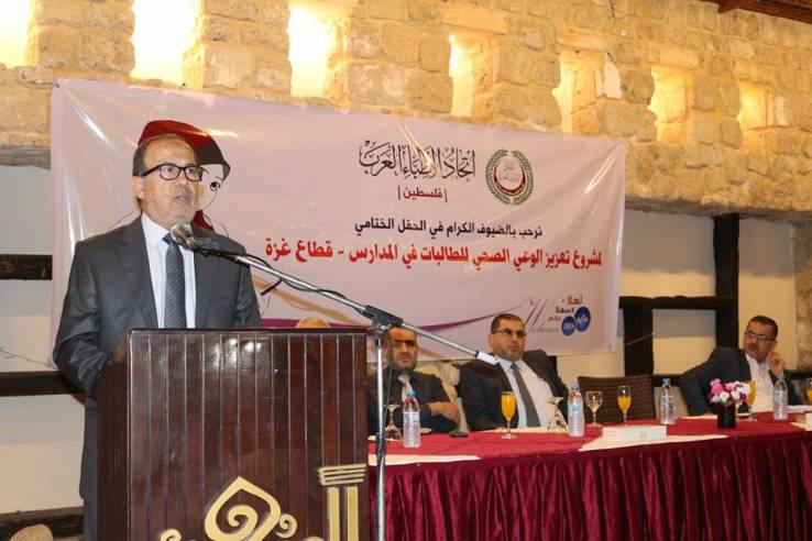 أطباء العرب يختتم مشروع تعزيز الوعي الصحي للطالبات في المدارس