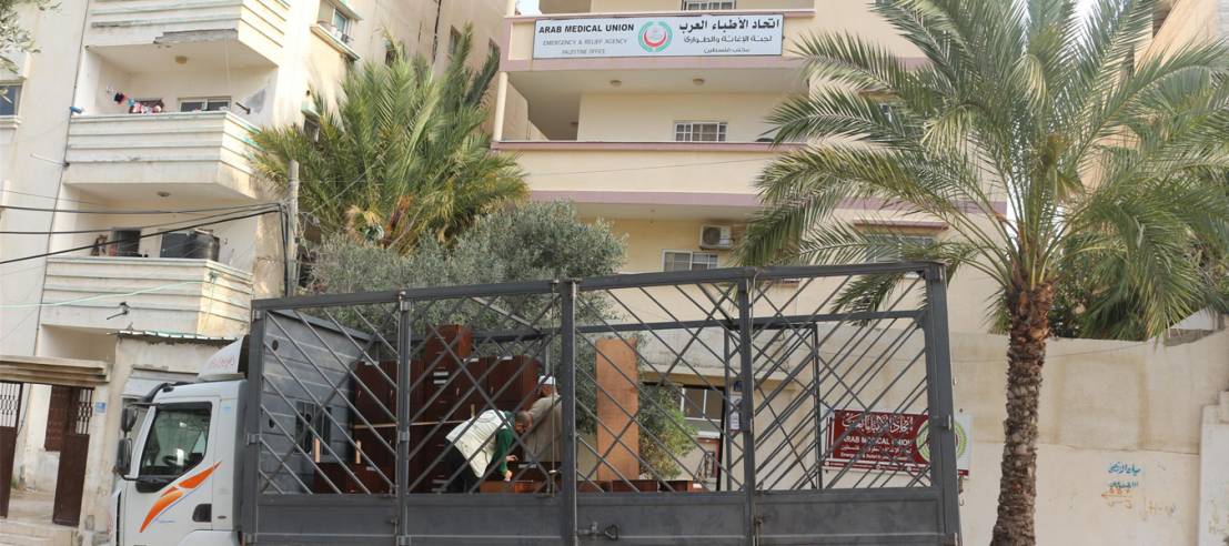 الأطباء العرب يوفر أثاث لغرف المرضى الفقراء في قطاع غزة