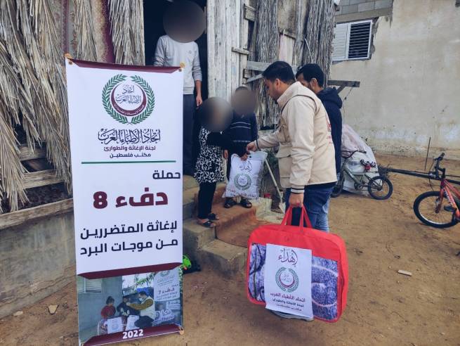 اتحاد الأطباء العرب ينفذ مشروع لإغاثة المتضررين من موجات البرد