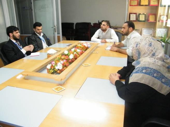 وفد من لجنة الإغاثة والطوارئ يقوم بزيارة صحيفة فلسطين 