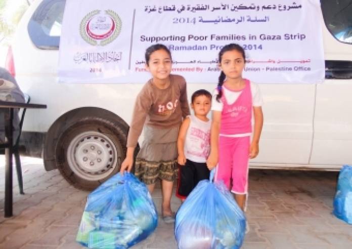 إتحاد الأطباء العرب بفلسطين‬ يطلق مشروع توزيع السلة الغذائية الرمضانية